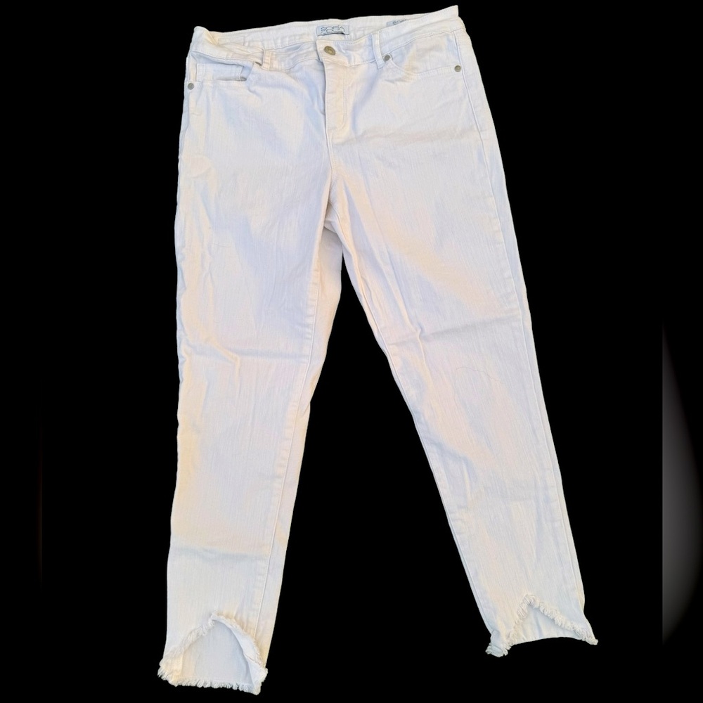 White Sofia Vergara jeans- size 8